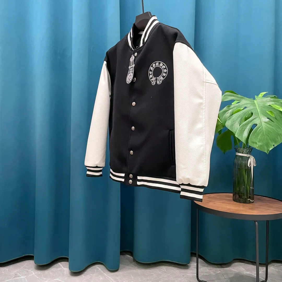 🅿️410 CH➡️Cro Xin 2024ss runway style baseball jacket. I ordered the original model and it took a month to finally ship. I love it so much. The upper body is really cool. A Douyin blogger said that this year's new jacket will become a future trend. If you look through street photos, you will find that celebrities regard it as a collectible jacket, a must-have item for men and women who want light luxury for commuting. Developing the highest version on the entire network, it took 1 month to customize and the cost was extremely high. The German imported flat-machine made custom-woven wool jacquard threads, using the first layer of imported lambskin. The pleated texture is unparalleled. It is hand-cut and meticulously crafted. The stitching position is very technical. Whether the whole garment is good or not depends on this position. Top-notch workmanship and details can stand the test. A full set of customized accessories, the letters are clear and perfectly restored without any difference. High-end atmosphere and full grade! The entire dress is exclusively customized with heavy craftsmanship. The towel patch embroidery is perfectly combined with craft embroidery and precise stitching! Absolute craftsmanship quality!